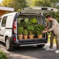 découvrez comment transporter vos plantes dépolluantes en toute sécurité grâce au renault kangoo ze, un véhicule électrique écologique idéal pour un transport respectueux de l'environnement.
